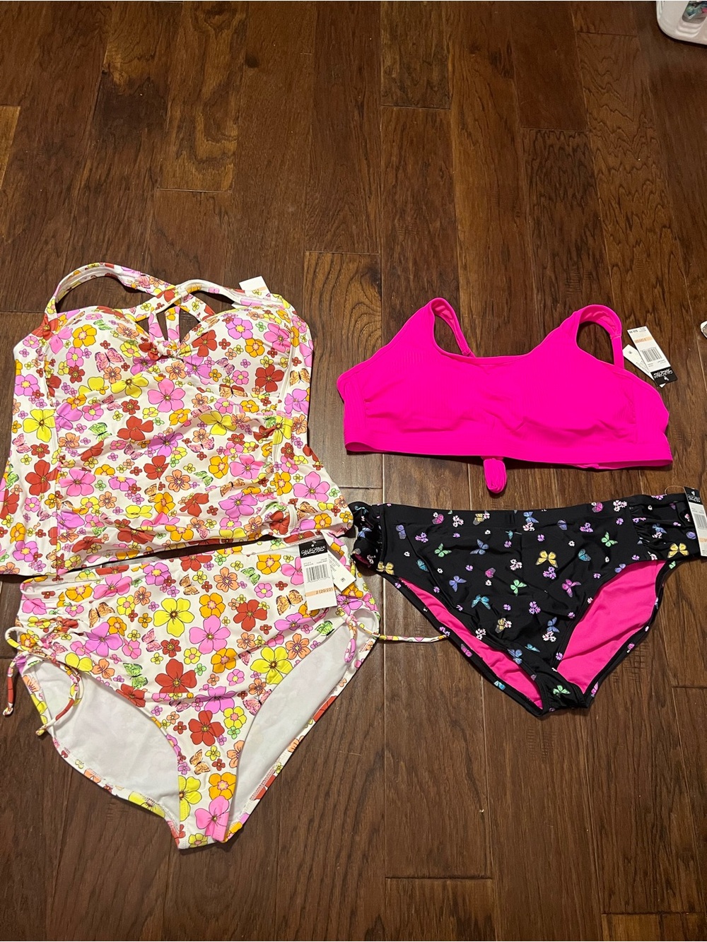 Lot of 4 Pieces California Waves Plus Size 2 (20/22) New Total MSRP $120